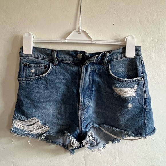 💙Reformation Dixie High Rise Denim Shorts Colorado Wash💙 - Picture 2 of 5